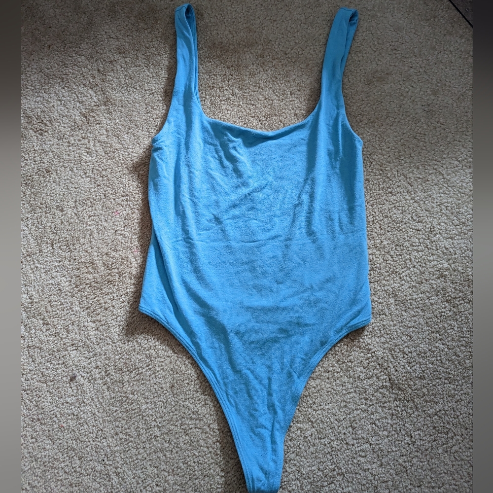 Aritzia wilfred square neck bodysuit